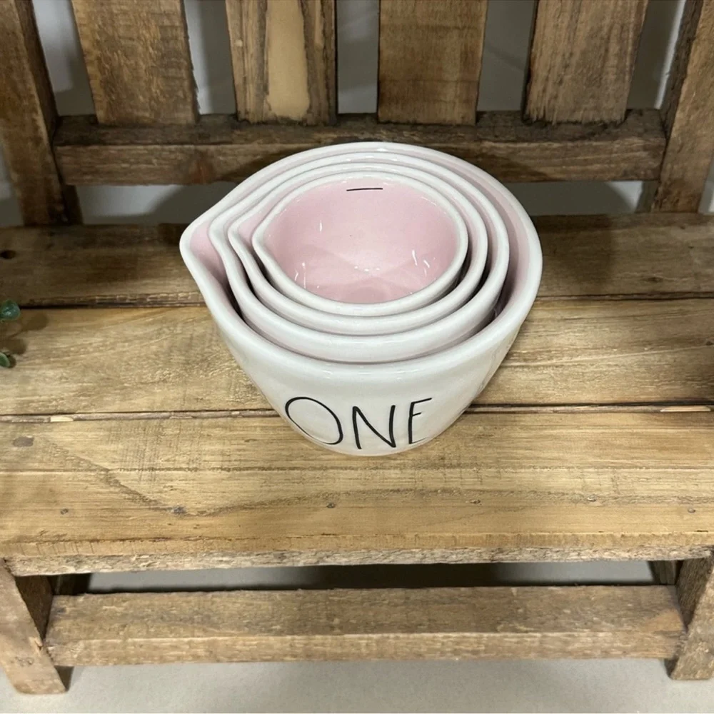 🆕 Rae Dunn | Measuring Cups with 💕 Pink Interior!